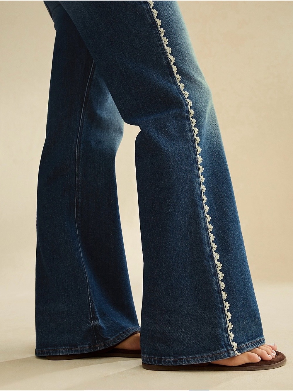 American Eagle Outfitters Low-Rise Flare Jeans BIN#11 - Picture 6 of 7